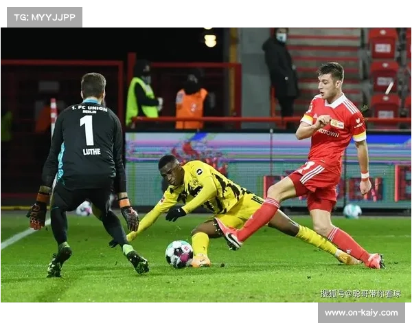 沃尔夫斯堡后卫轻伤不下火线，带伤出战保级关键战役